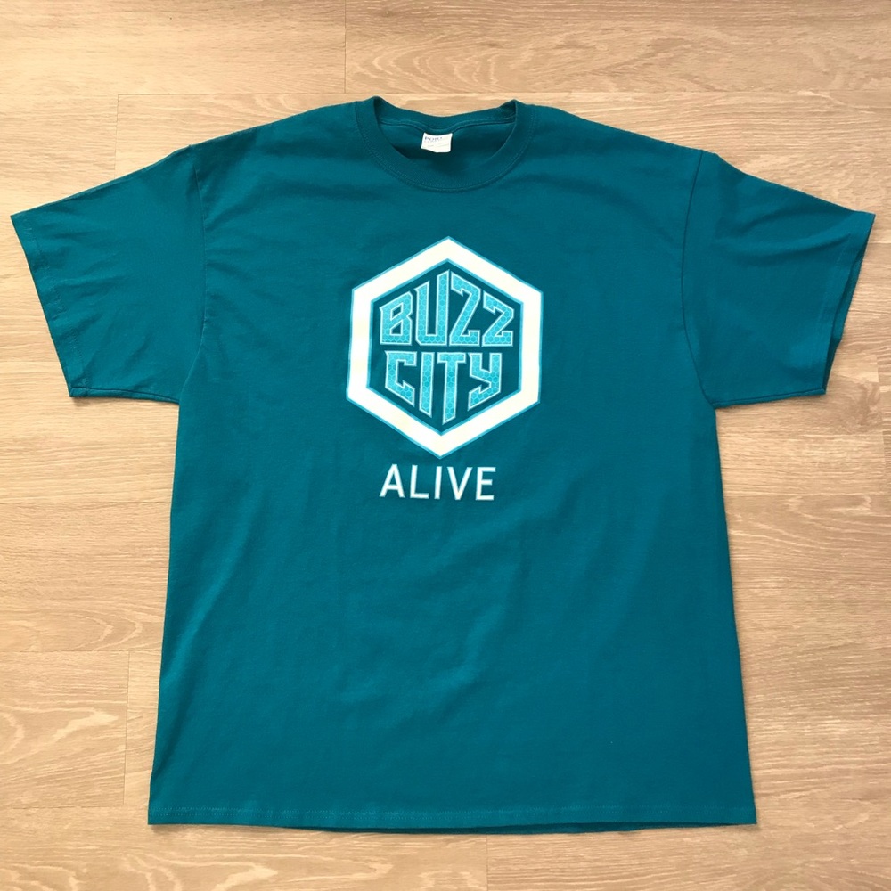Charlotte Hornets Uni Sex T-shirt - Size XL